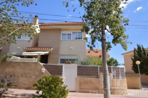DÚPLEX CON BUHARDILLA EN VENTA, EN LAS LOMAS DE CANTERAS